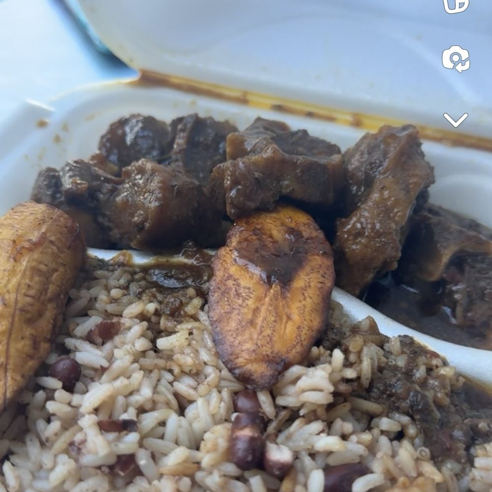 Jamaica Kitchen - Oxtails W/No Butter Beans or Spinners - Caribbean Near Me - Miami, Florida Jamaica Kitchen - Oxtails W/No Butter Beans or Spinners - Caribbean Near Me - Miami, Florida