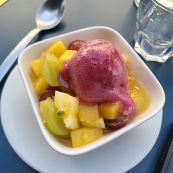 Smoke - Fruit salad with gelato. - Bars Near Me - Paris, 75 Smoke - Fruit salad with gelato. - Bars Near Me - Paris, 75