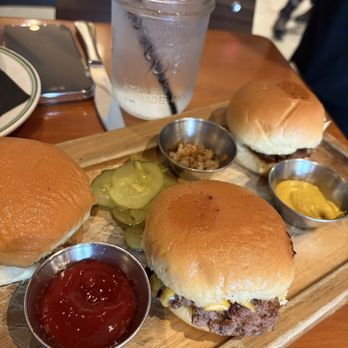 Fixins Soul Kitchen  - Sliders(beef) 10/10 - Soul Food Near Me - Los Angeles, California