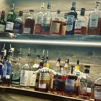 Squirrel's Den Cocktail Bar