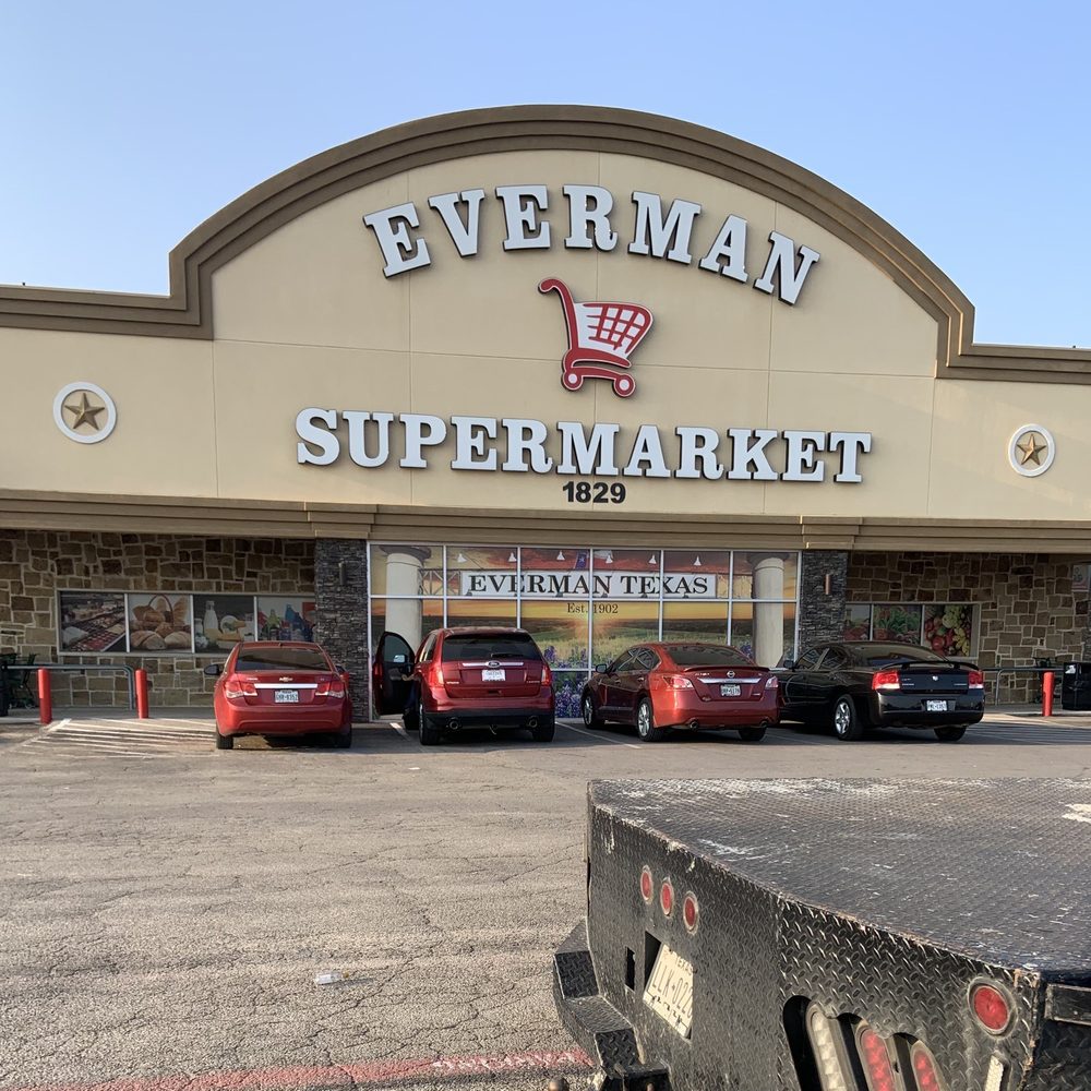 Everman Supermarket - the entrance of the store - Grocery Near Me - Everman, Texas