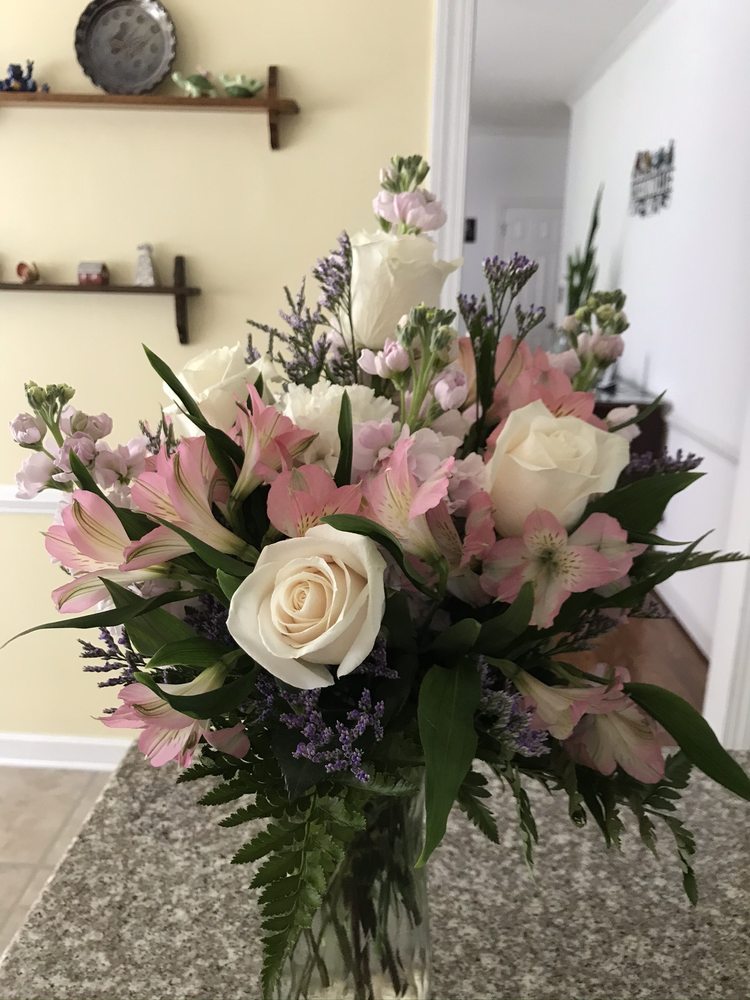 COUNTRY GARDENS FLORIST Updated July 2024 24 Photos 106 E 2nd St
