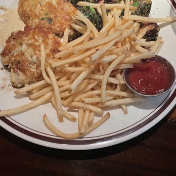 Carlyle - Jumbo crab cakes - New American Near Me - Arlington, Virginia