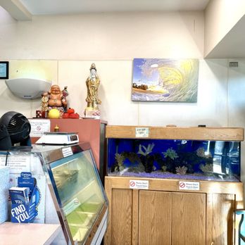 Young's Fish Market - Poke counter - Hawaiian Near Me - Honolulu, Hawaii