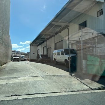 Govinda's Fresh Juices - The warehouse. This is a freaking warehouse. - Juice Bars & Smoothies Near Me - Honolulu, Hawaii