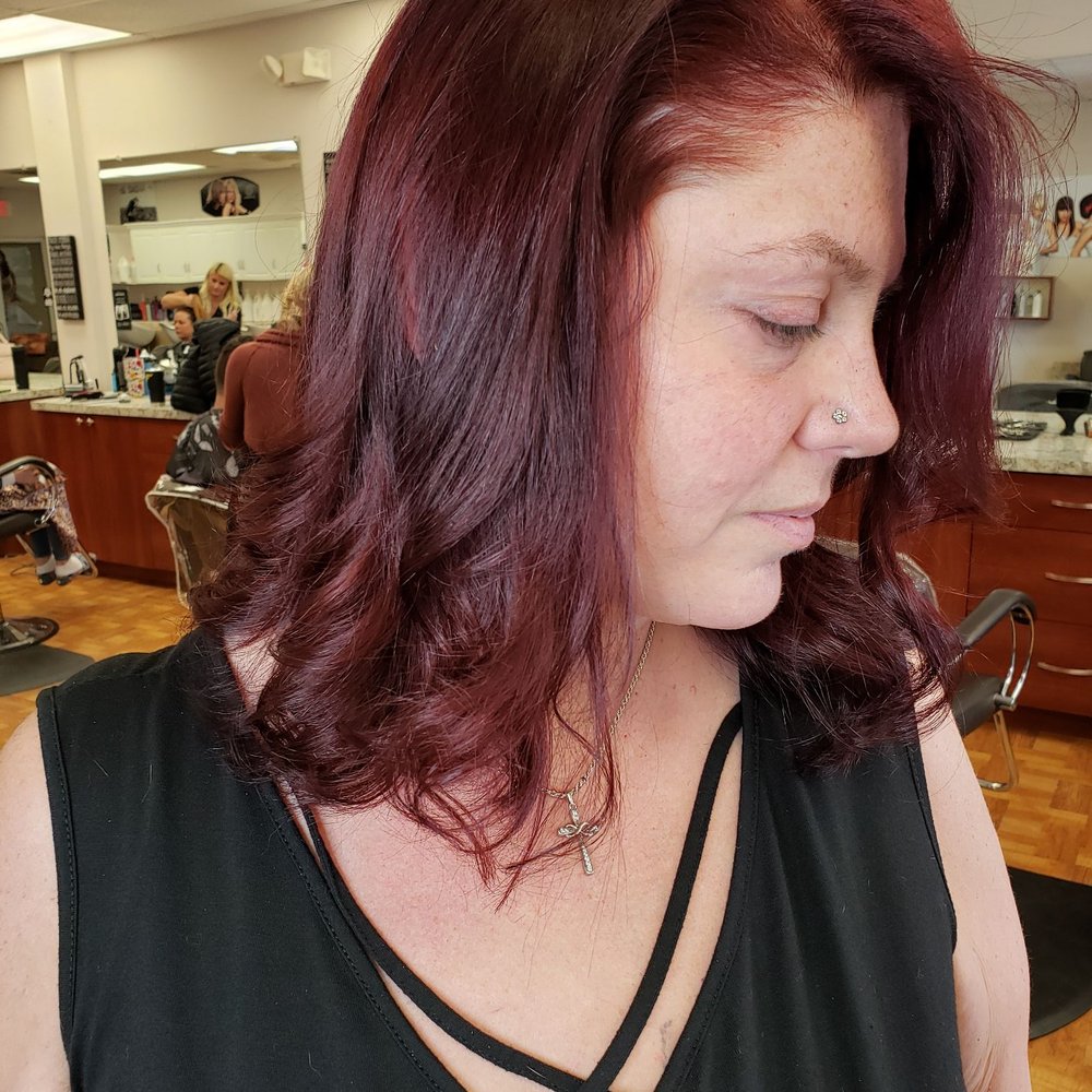 Melinda did my hair.  She asked a lot of questions..gave great information.  Worked with my natural curls..price is great..I'm super happy!