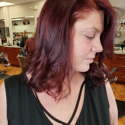 Melinda did my hair. She asked a lot of questions..gave great information. Worked with my natural curls..price is great..I'm super happy! Melinda did my hair. She asked a lot of questions..gave great information. Worked with my natural curls..price is great..I'm super happy!