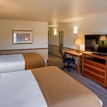 Apple Tree Inn - Two Queens - Hotels Near Me - Petoskey, Michigan