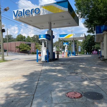 Valero - Parking Lot - Gas Stations Near Me - Decatur, Georgia