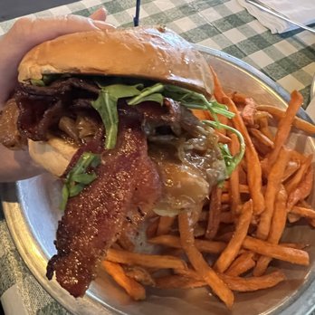 Rodeo Goat - Sweet Potato Fries & Sugar Burger, bacon, peaches, onion, and missing is the jalapeño jam this time! (04/01/23) - Burgers Near Me - Dallas, Texas