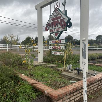 Mom's Pie House - Bakeries Near Me - Julian, California