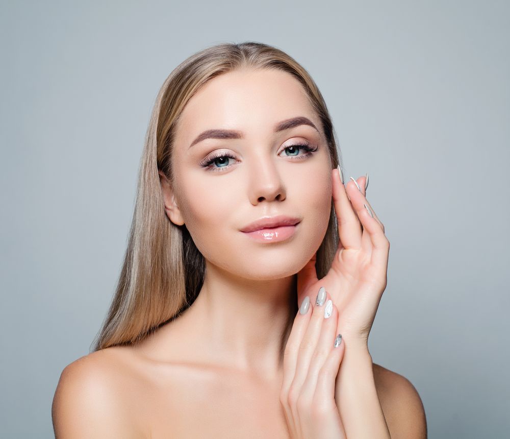 Renouveau Med Spa Logo