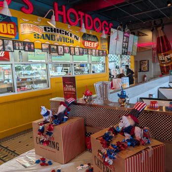 Portillo's Streamwood - Inside - Hot Dogs Near Me - Streamwood, Illinois Portillo's Streamwood - Inside - Hot Dogs Near Me - Streamwood, Illinois