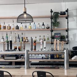 Humboldt Haus Sandwich Bar - Bar attached