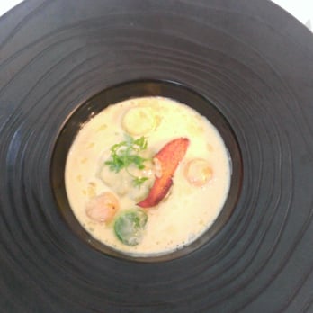 Clos St Eloi - Entrée: Homard en raviolle - French Near Me - Thiers, 63 Clos St Eloi - Entrée: Homard en raviolle - French Near Me - Thiers, 63