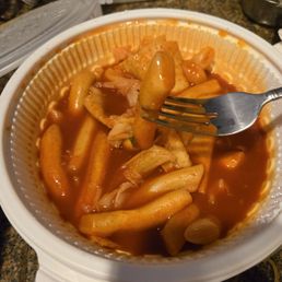 Spicy rice rolls with fish tofu