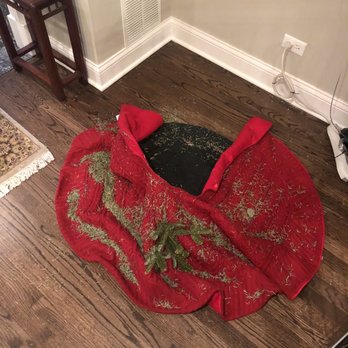 City Tree Delivery - Huge amount of needles left on and around the tree skirt - Christmas Trees Near Me City Tree Delivery - Huge amount of needles left on and around the tree skirt - Christmas Trees Near Me