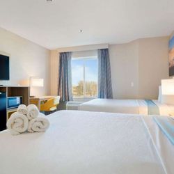 SureStay Plus by Best Western Thornton Denver North - Guest room