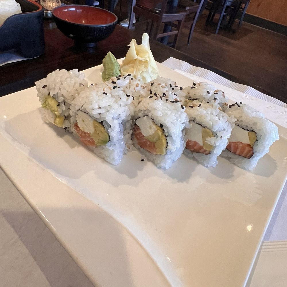 Kiku Sushi - Philadelphia Roll - Japanese Near Me - Monrovia, California