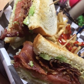 Shooters - BLT had a great amount of crispy bacon! - Chicken Wings Near Me - Manteca, California