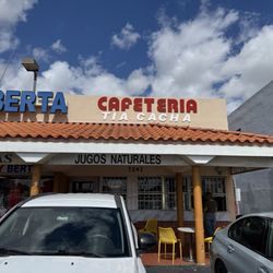 Tia Cacha Cafe - Exterior entrance