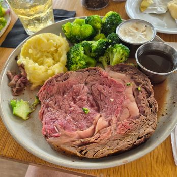 Belle's at Safe Harbor Old Port Cove - Queen cut, medium rare,  real mashed, perfectly sauted broccoli and killer aujus. - New American Near Me - North Palm Beach, Florida