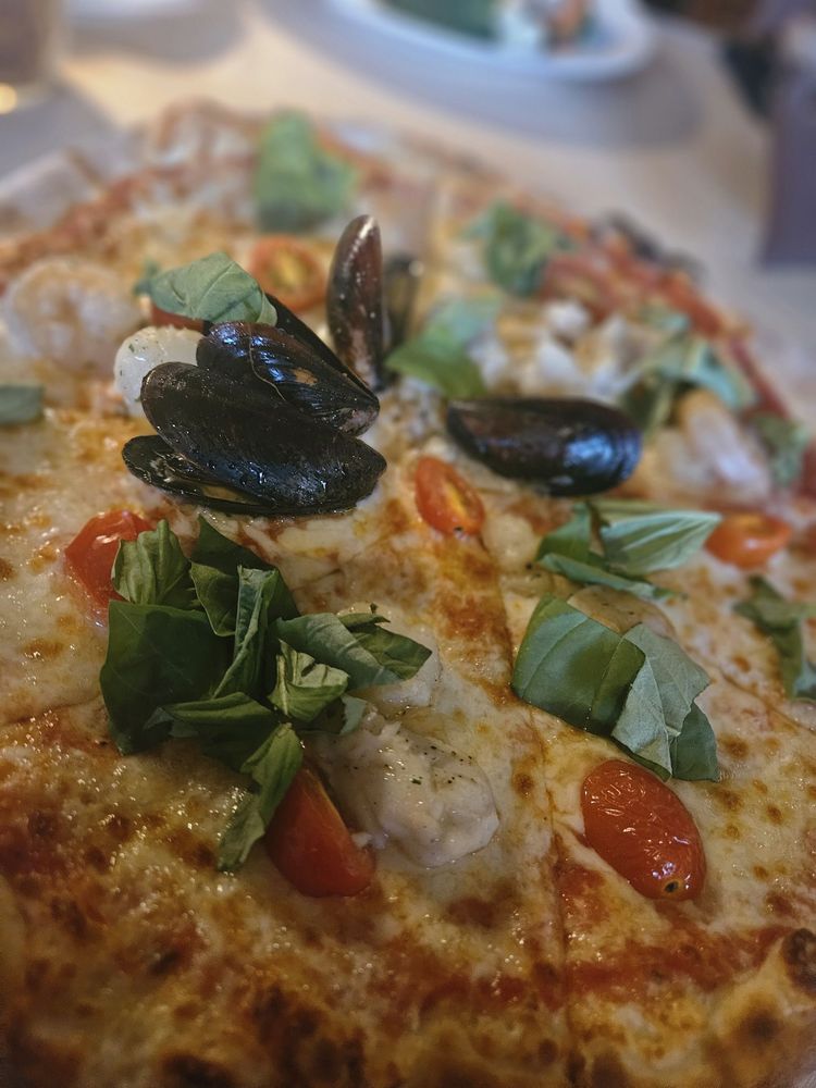 Ragazzi Ristorante & Pizzeria Logo