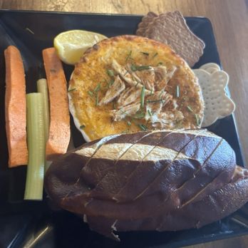Lee's Pint & Shell - Crab dip - Bars Near Me - Baltimore, Maryland