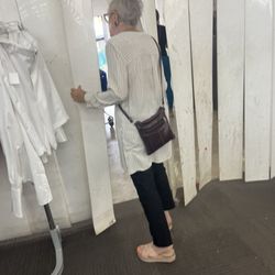 American Thrift Store - Rude costumers.