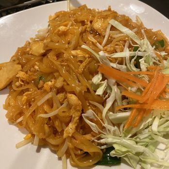 Siamese Restaurant - chicken pad thai - Thai Near Me - La Verne, California