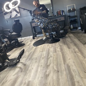 Straight Edge Barber Lounge - Barbers Near Me - Panama City, Florida