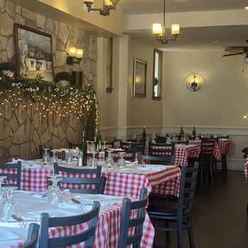 Augie's - Inside - Italian Near Me - Larchmont, New York Augie's - Inside - Italian Near Me - Larchmont, New York