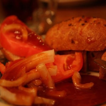 Peter Luger - onions and tomatos - Steakhouses Near Me - Brooklyn, New York Peter Luger - onions and tomatos - Steakhouses Near Me - Brooklyn, New York