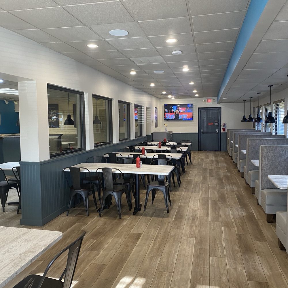 Showmars - Big sitting area and more sitting space - Southern Near Me - Monroe, North Carolina