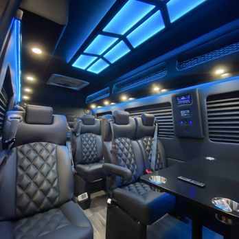 Deluxe Premiere Tour - Luxury Seating - Limos Near Me Deluxe Premiere Tour - Luxury Seating - Limos Near Me