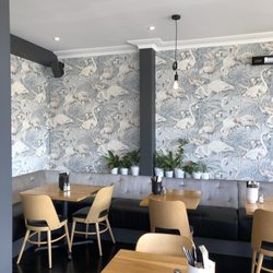 Lola Stays - Love the interior, this wallpaper is wonderful!