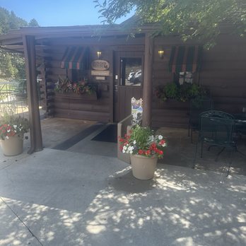 Powder House Lodge - Entrance - Hotels Near Me - Keystone, South Dakota