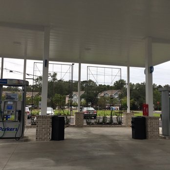 Parker's Kitchen - Fancy landscaping for a gas station. - Gas Stations Near Me
