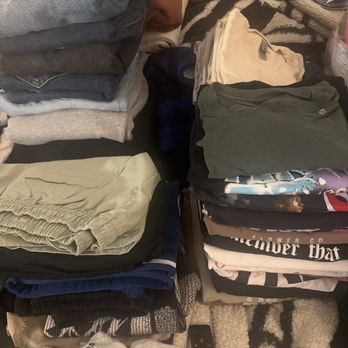 Squeaky Kleene Laundry Service - Folded clean clothes - Laundry Services Near Me