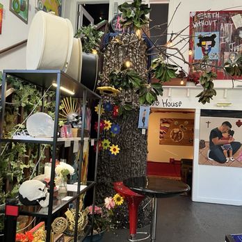 RichesArt Gallery - The entrance - Art Galleries Near Me - Austin, Texas