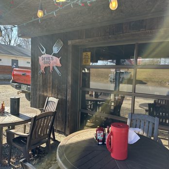 Devil's BBQ - Outside seating area - Barbeque Near Me - Brookville, Pennsylvania