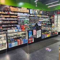 Circle Smoke Shop Plus - Interior