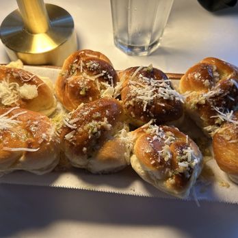 MA'S Italian Kitchen - GARLIC BREAD - Italian Near Me - Burbank, California