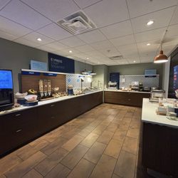 Holiday Inn Express & Suites Kirksville - University Area - Breakfast is included