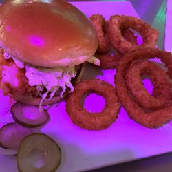 Buckets Sports Bar - Fried chicken w/onion rings