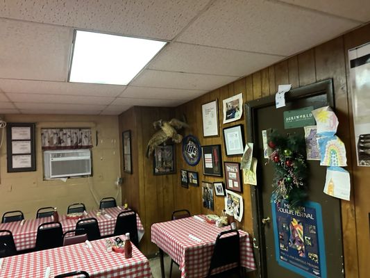 Doe's Eat Place by null