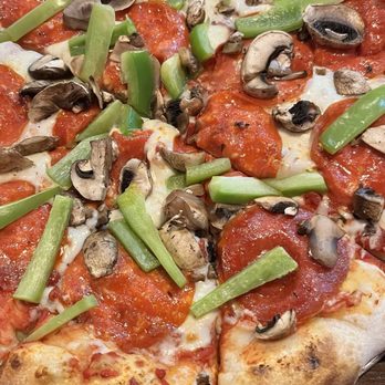 Broadway 830 - Pepperoni pizza 16" with bell peppers and mushrooms. Great tender crust. - Pizza Near Me - Uvalde, Texas