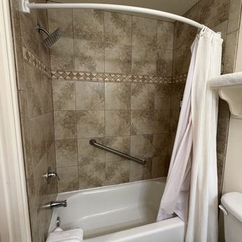 Oregon Garden Resort - Shower - Hotels Near Me - Silverton, Oregon