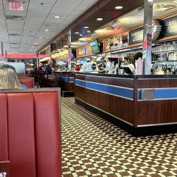 Silver Diner - The bar - Diners Near Me - Rockville, Maryland
