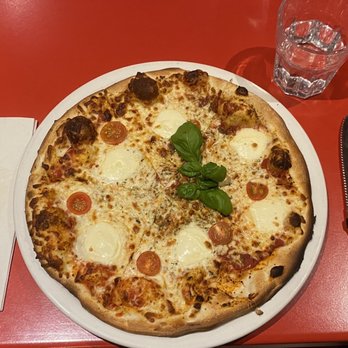 Polina Pizzeria - Marguerita pizza - Pizza Near Me - Quebec City, Quebec Polina Pizzeria - Marguerita pizza - Pizza Near Me - Quebec City, Quebec